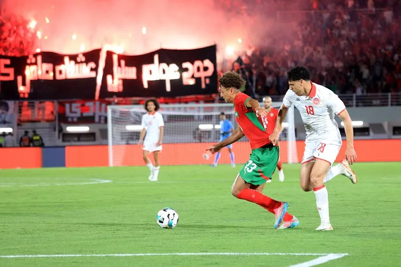المنتخبان التونسي والمغربي لكرة القدم.