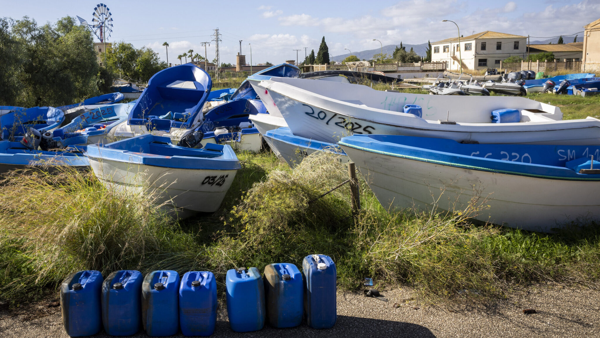 قوارب الهجرة الغير النظامية في الموانىء الإسبانية.
