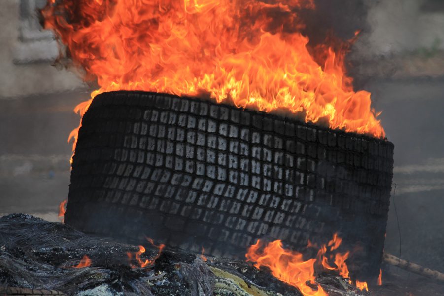 Photo pneu en feu