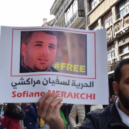 51ème vendredi: les pancartes brandies par les manifestants à Alger