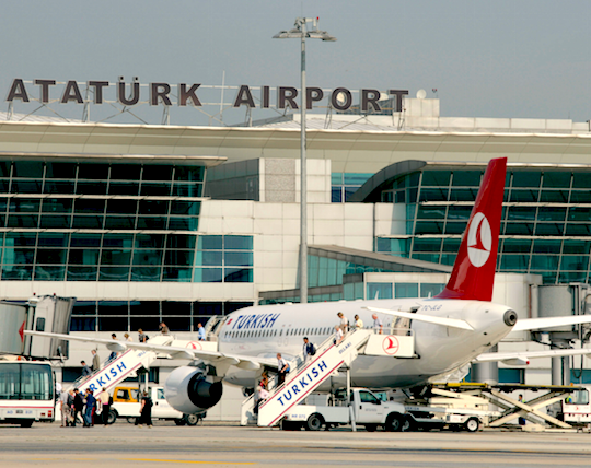 Algériens bloqués à l’aéroport d’Istanbul: L’ambassade de Turquie à Alger réagit