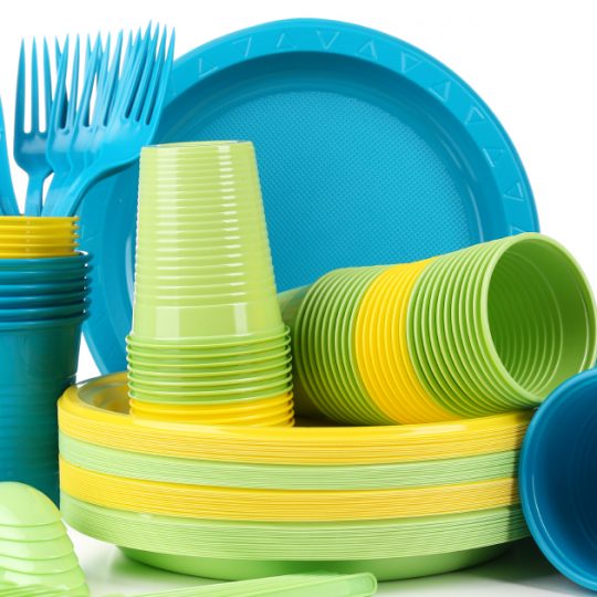 Le ministère du Commerce invite les cafés et les restaurants à utiliser de la vaisselle jetable
