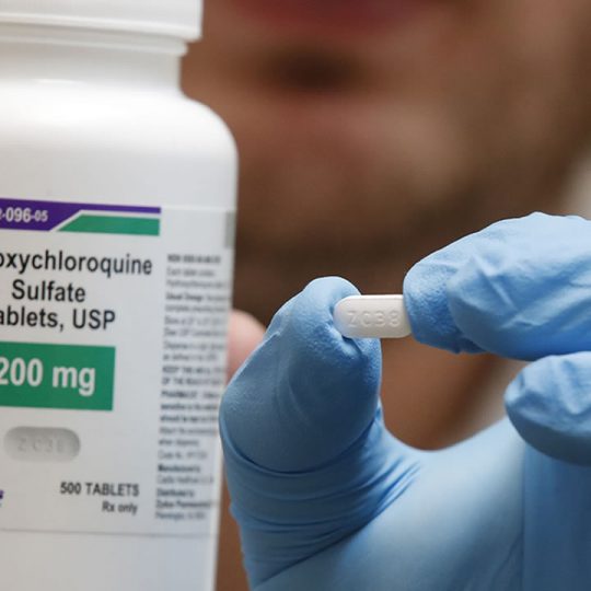 Chloroquine : l’Algérie a-t-elle échappé à l’influence des labos ?