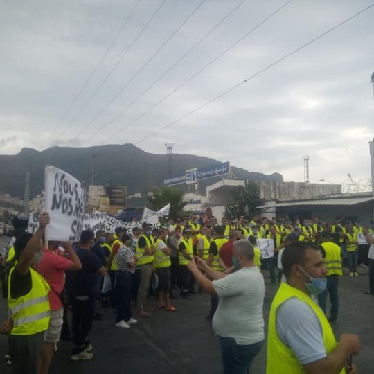 Les travailleurs de Numilog protestent contre leur employeur