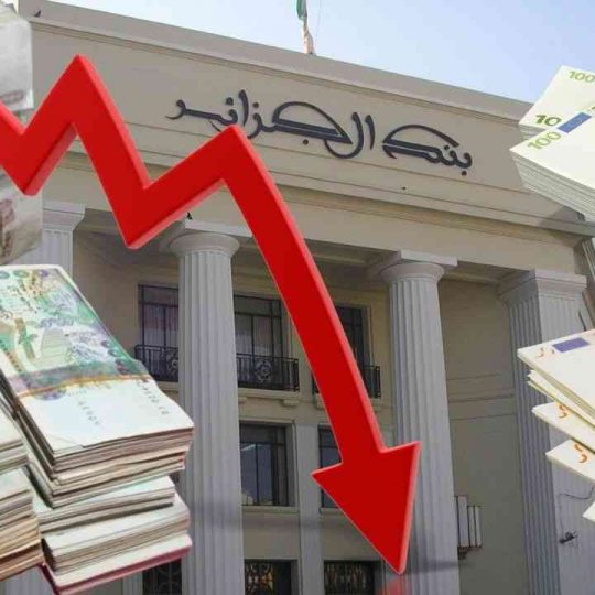 La valeur du dinar enregistre un recul de près de 5% annuellement contre le dollar américain