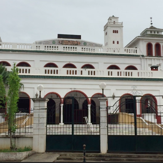 Tebboune instruit Djerad d&rsquo;organiser la réouverture progressive des mosquées et des plages