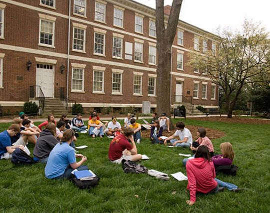 USA : son niveau actuel frôle les 1700 milliards de dollars, la bulle de la dette étudiante risque-t-elle d&rsquo;exploser ?