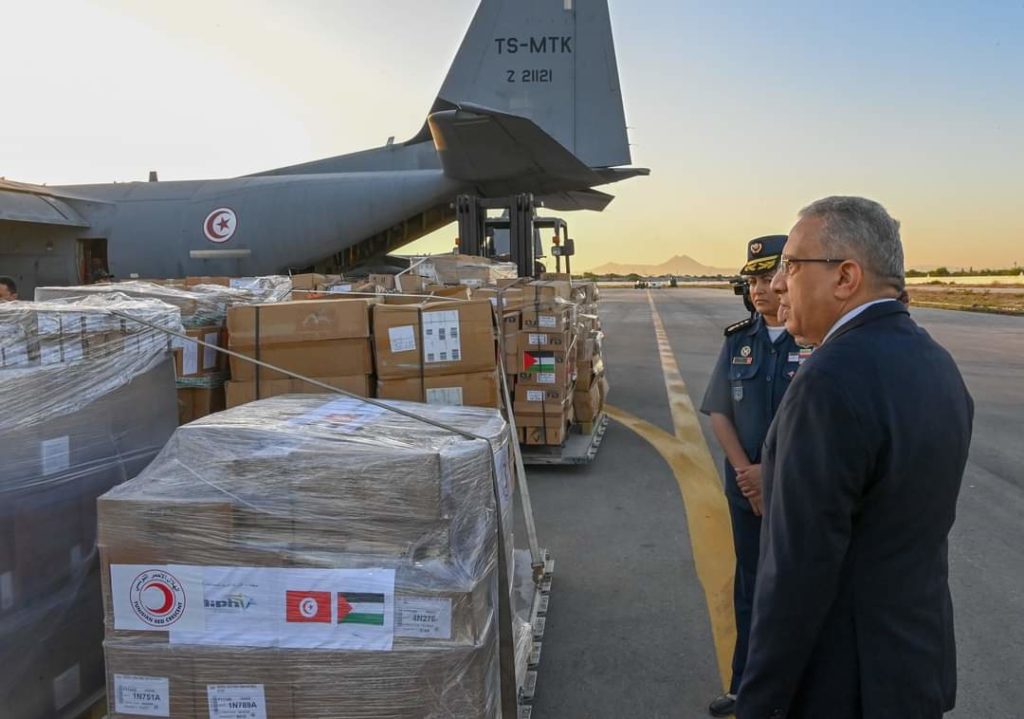 La Tunisie envoie 12 tonnes d&rsquo;aides médicales et alimentaires aux habitants de Gaza