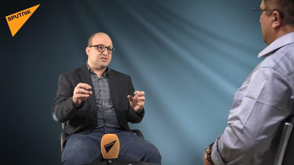 Bachir Amokrane (auteur) à Maghreb Emergent : « Omar Aktouf a définitivement cédé sa place  »