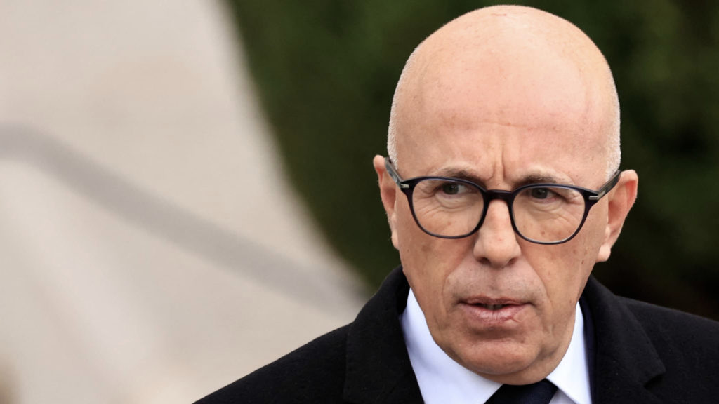 “Relation insupportable”: Ciotti et la droite dénoncent la “soumission” de macron à l’Algérie