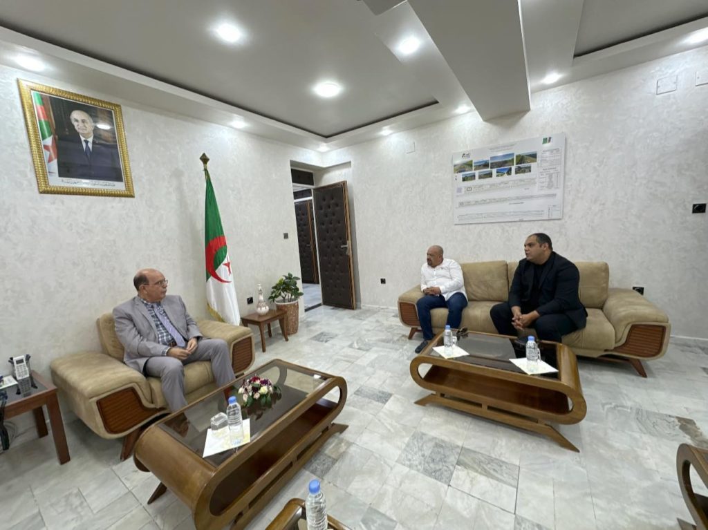 Le wali de Béjaïa reçoit une délégation de la Laiterie Soummam