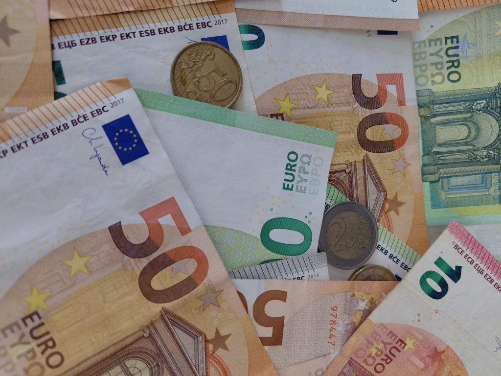 Choc sur le marché noir : l’euro s’échange à 282 dinars algériens