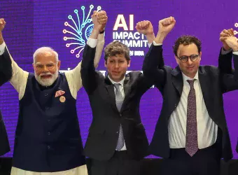 Sommet mondial sur l&rsquo;IA : dirigeants et patrons de la tech réclament des r...