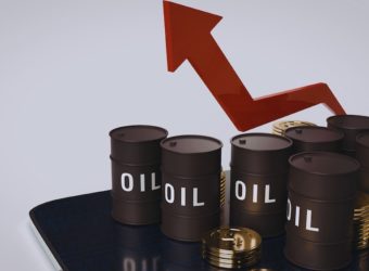 Pétrole : le Brent culmine à 82,37 dollars après les frappes sur l’Iran