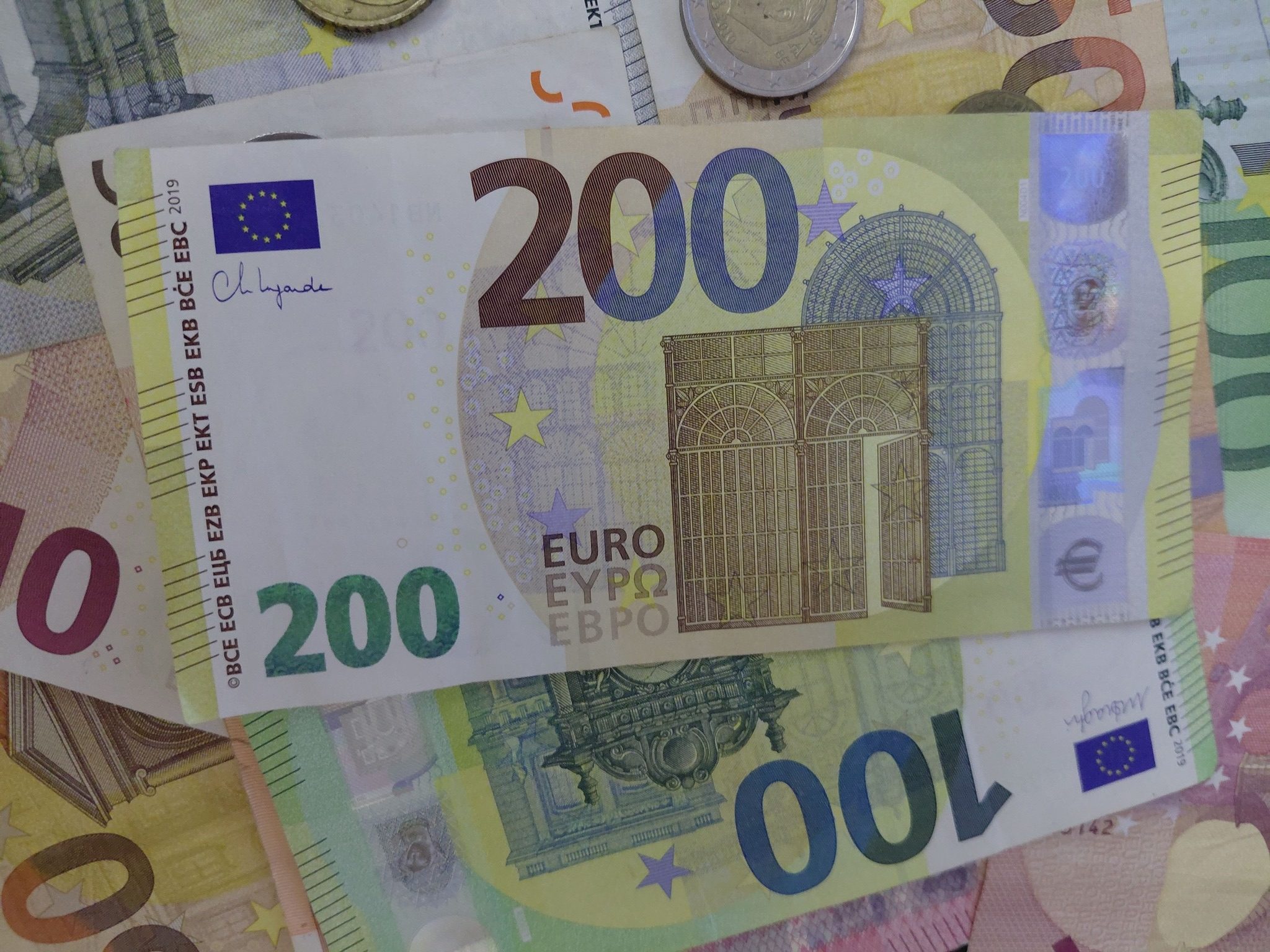 Sur le marché noir, l'euro recule face au dinar algérien après l'échec des négociations Iran–États-Unis