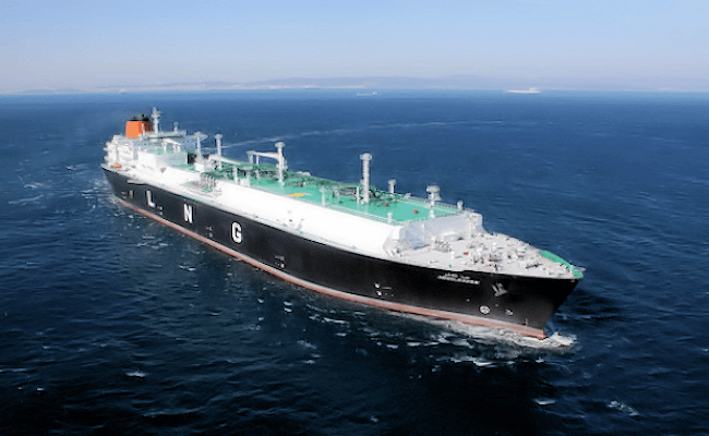 Méthanier en mer transportant du GNL algérien vers l'Europe