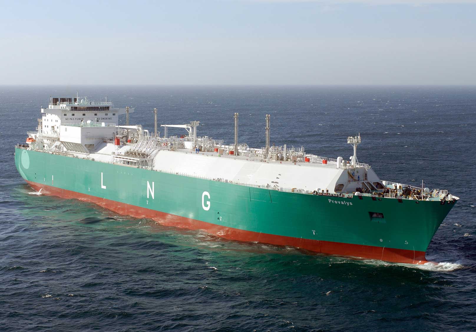 Méthanier en mer Méditerranée transportant du GNL algérien