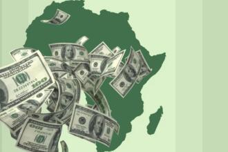Billets de dollars superposés sur une carte de l’Afrique pour illustrer le classement 2026-2027 de l’attractivité des investissements établi par la banque RMB.