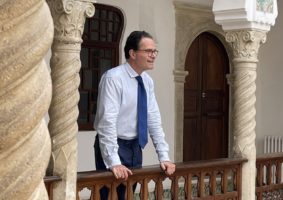 L'ambassadeur de France Stephane Romatet