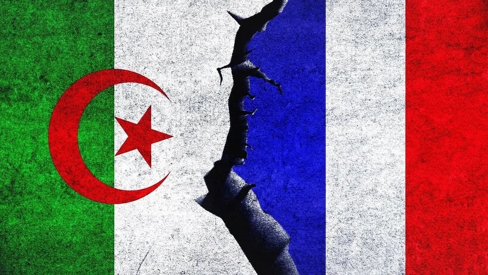 Drapeaux de l’Algérie et de la France séparés par une fissure, illustrant la fin de l’accord de 2013 sur les visas diplomatiques.