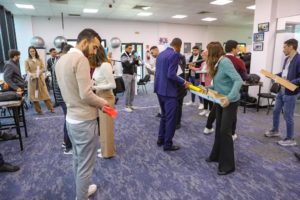 Incubateur de l’École supérieure algérienne des affaires : étudiants participant à une activité de développement de projets.