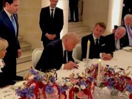 Donald Trump signe le mémorandum avec l'Iran à Versailles le 18 juin 2026 en présence d'Emmanuel Macron