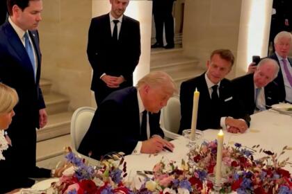 Donald Trump signe le mémorandum avec l'Iran à Versailles le 18 juin 2026 en présence d'Emmanuel Macron