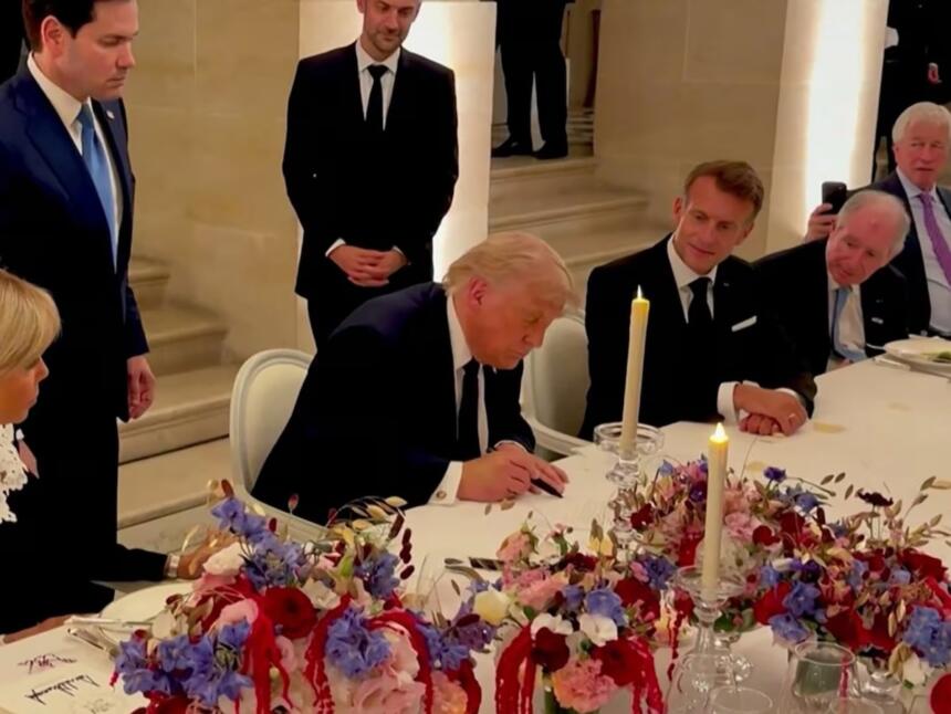 Donald Trump signe le mémorandum avec l'Iran à Versailles le 18 juin 2026 en présence d'Emmanuel Macron