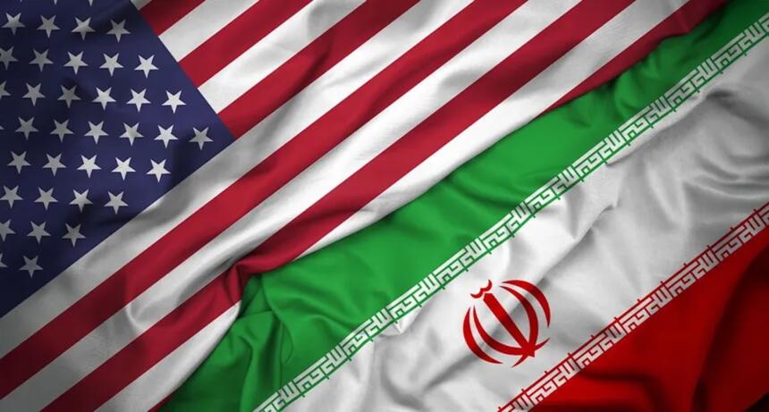 Drapeaux des États-Unis et de l'Iran superposés.