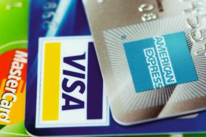 Cartes bancaires Visa, Mastercard et American Express, désormais acceptées par les e-commerçants algériens selon la mise à jour réglementaire de la Banque d'Algérie du 14 mai 2026.