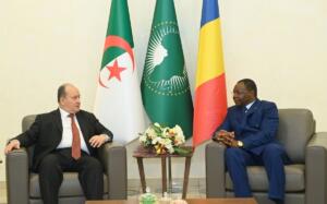 Entretien bilatéral entre le premier ministre algérien Sifeddine Gharib et le premier ministre tchadien Allahamdou Lamaye à N'Djamena, 8 juin 2026