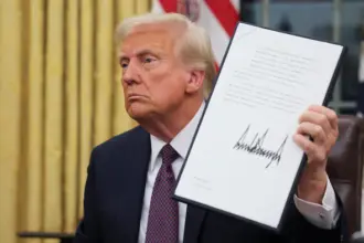 Trump : une caution de 100 000 dollars pour la Green Card.