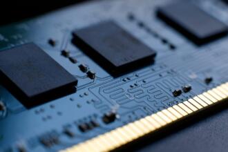 une barrette de RAM d'ordinateur DDR5