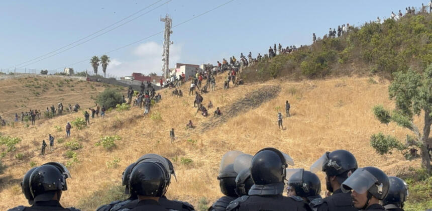 Fnideq - Ceuta ( Migrants - Forces de l'ordre marocaines