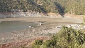 Barrage à sec en Algérie, illustration de la sécheresse et du stress hydrique