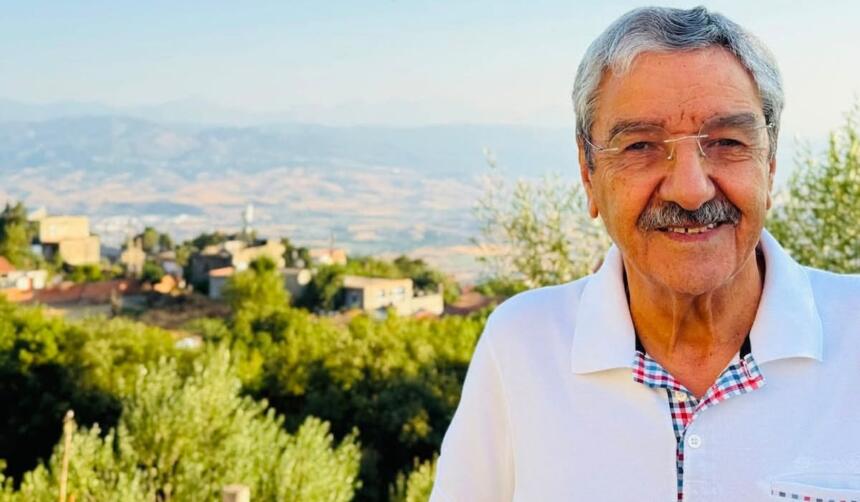 Photo de Said SADI, homme politique algérien, en costume, regard tourné vers l'objectif.
