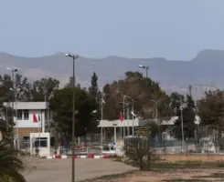 المعبر الحدودي العقيد لطفي بين الجزائر والمغرب، المعروف باسم «زوج بغال»، والواقع عند مخرج مدينة مغنية.