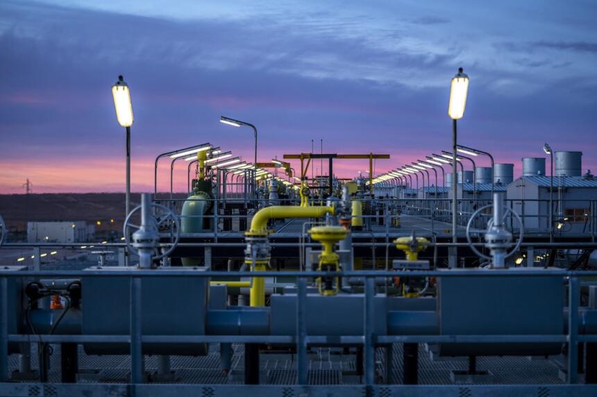 Installations de compression de gaz naturel à Hassi R'Mel, Algérie