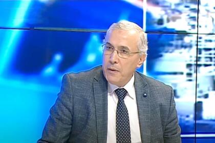 Boukhalfa Yaïci, directeur général du Green Energy Cluster Algeria, lors d'une intervention télévisée.