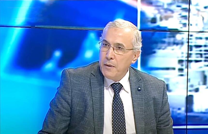 Boukhalfa Yaïci, directeur général du Green Energy Cluster Algeria, lors d'une intervention télévisée.