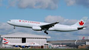 Airbus A330-300 d'Air Canada au décollage à l'aéroport de Londres Heathrow