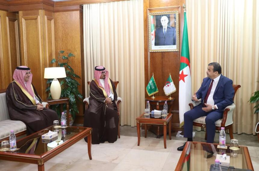 Mohamed Arkab reçoit Turki bin Saeed Al Amri, président exécutif d'Abunayyan Holding, à Alger