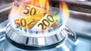 Billets de banque en euros brûlant dans la flamme bleue d'une gazinière, illustrant la hausse du prix du gaz