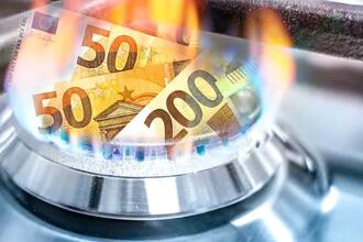 Billets de banque en euros brûlant dans la flamme bleue d'une gazinière, illustrant la hausse du prix du gaz