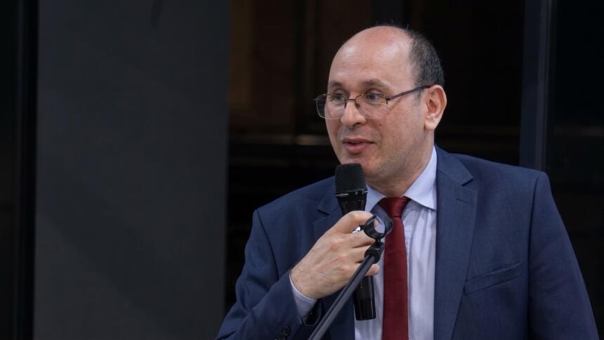 Mohand Bourai, gouverneur de la Banque d'Algérie, parlant au micro lors d'une prise de parole publique (photo d'archive)