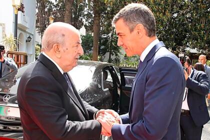 Abdelmadjid Tebboune et Pedro Sánchez se serrent la main à Alger, le 20 juillet 2026