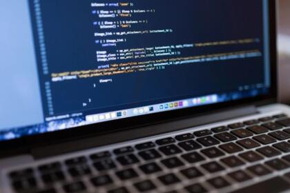 Écran d'ordinateur portable affichant du code PHP
