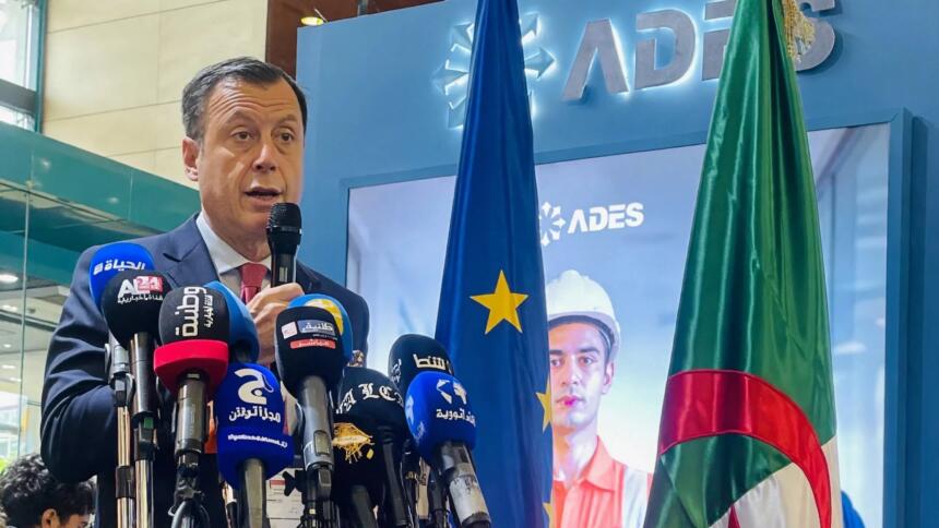 Interrogé par la presse au NAPEC, à Oran, Diego Mellado, ambassadeur de l'Union européenne en Algérie, a défendu une simplification des règles européennes. (Photo : Maghreb Émergent)