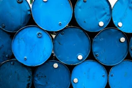 le Brent à 105,76 dollars (+0,07 %) et le WTI à 95,63 dollars (+1,58 %), avec le graphique du Brent et les clôtures de la semaine.