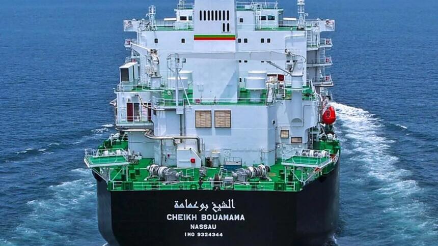 Poupe du méthanier Cheikh Bouamama, immatriculé à Nassau, en pleine mer.